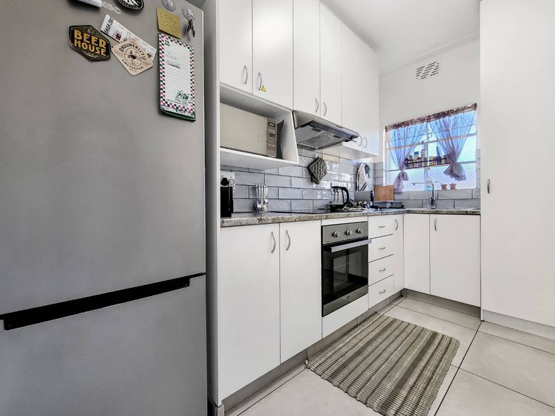 Charming Studio Apartment to Rent in the Heart of Green Point - Photo 10