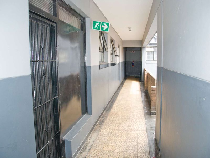 Ideal Spot: Close to Schools & Public Transport - Photo 3