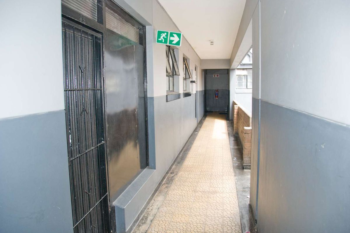 Ideal Spot: Close to Schools & Public Transport - Photo 3