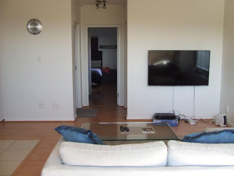2 Bedroom 2 Bathroom modern 1st floor Apartment for sale in beautiful Golf Estate - Photo 7