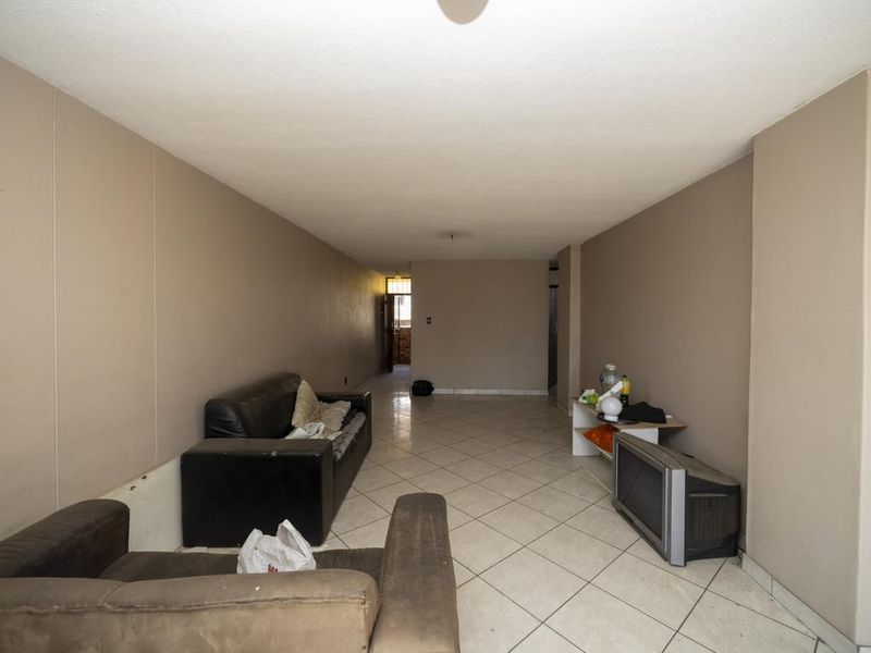 3 Bedroom Apartment - Photo 9