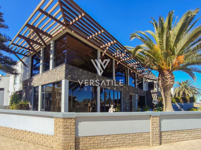Two Furnished Homes and Flatlet with Seaviews - Photo 4