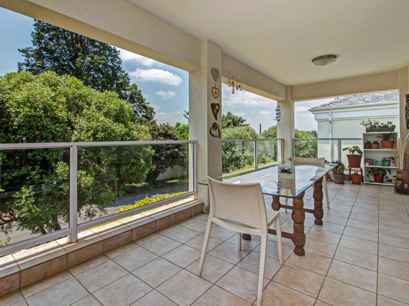 SPACIOUS 2 BED PLUS A TV ROOM/STUDY 165 SQM IN BRYANSTON FOR SALE - Photo 8