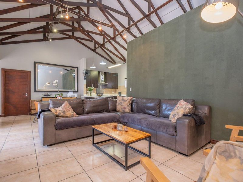 Magnificent lock-up-and-go home in sought-after Midstream. - Photo 3