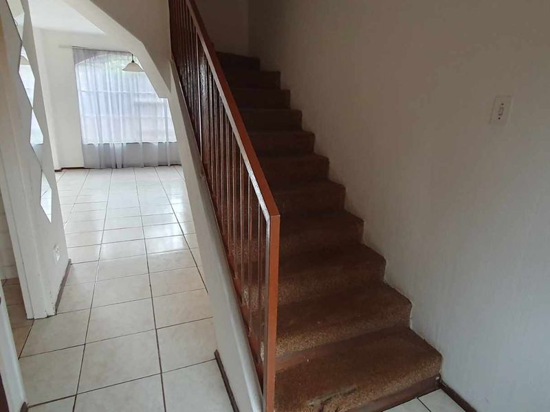 Cosy 3 bedroom, 1.5 bathroom unit for sale in Fleurhof Roodepoort - Photo 7