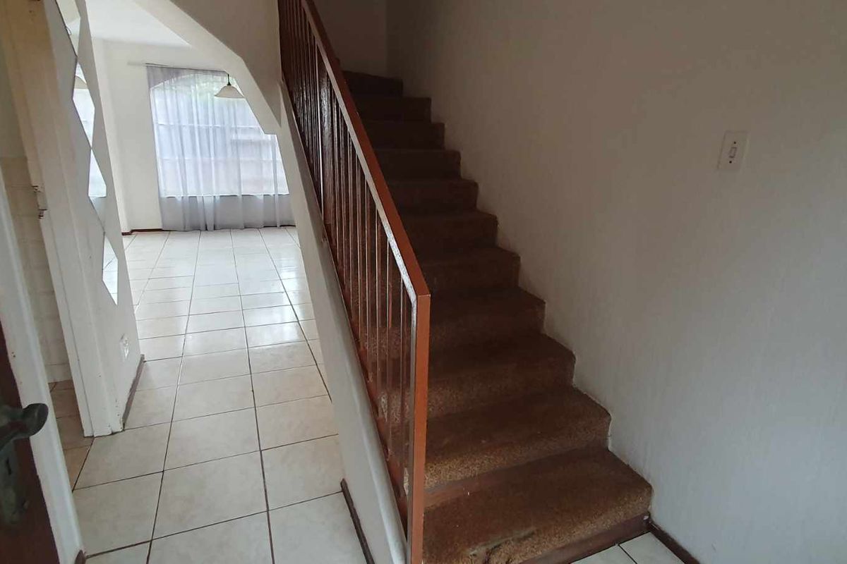 Cosy 3 bedroom, 1.5 bathroom unit for sale in Fleurhof Roodepoort - Photo 4