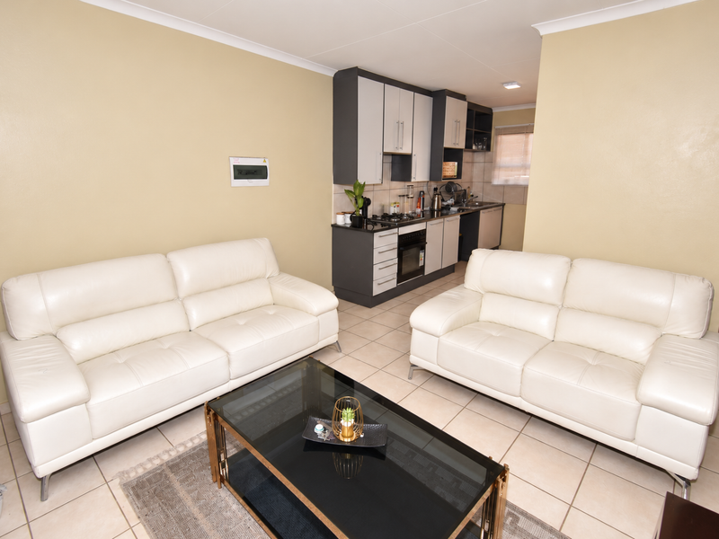 First-Floor Apartment with Beautiful Views - Photo 5