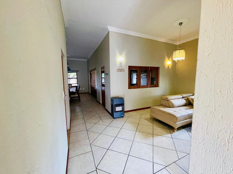 Beautiful family home with spacious living & stunning Garden - Photo 4