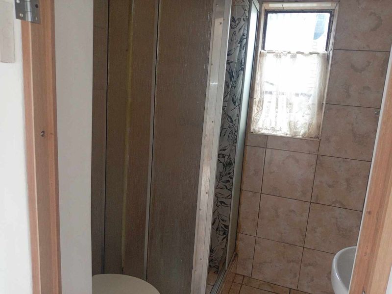 Bachelor Garden Cottage - Photo 9