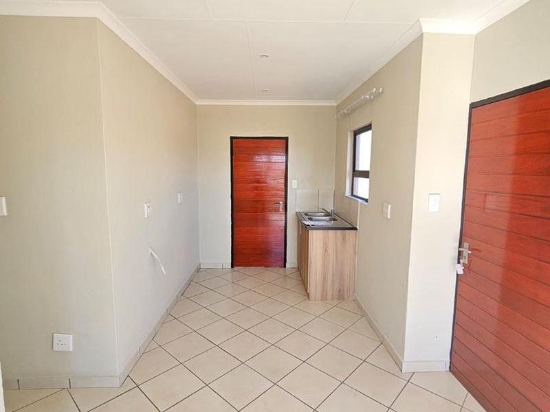 Modern Enclosed Estate - Photo 3