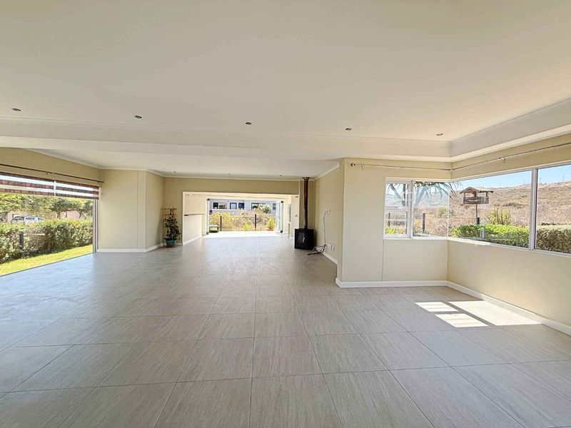 Modern Family Home with Exceptional Views - Photo 6