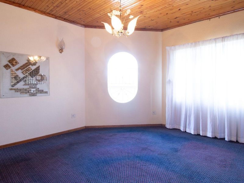 Stunning Spacious 4 Bedroom House - Photo 5