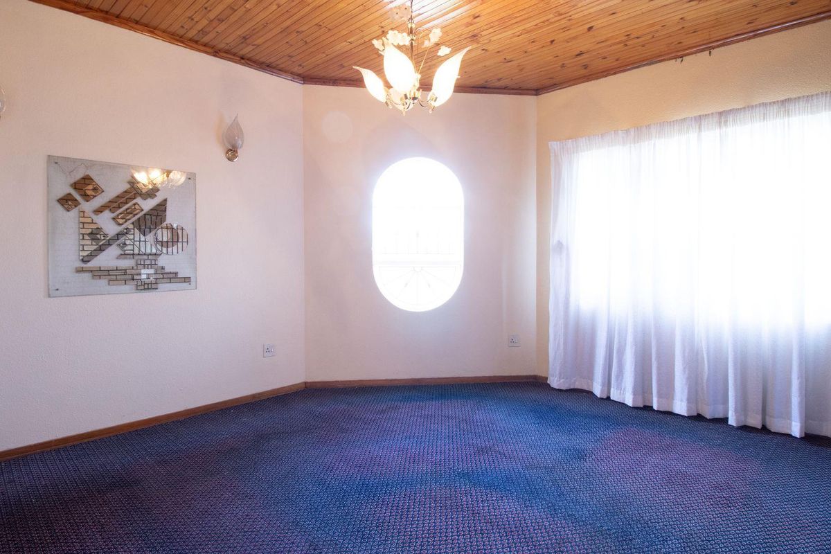 Stunning Spacious 4 Bedroom House - Photo 5
