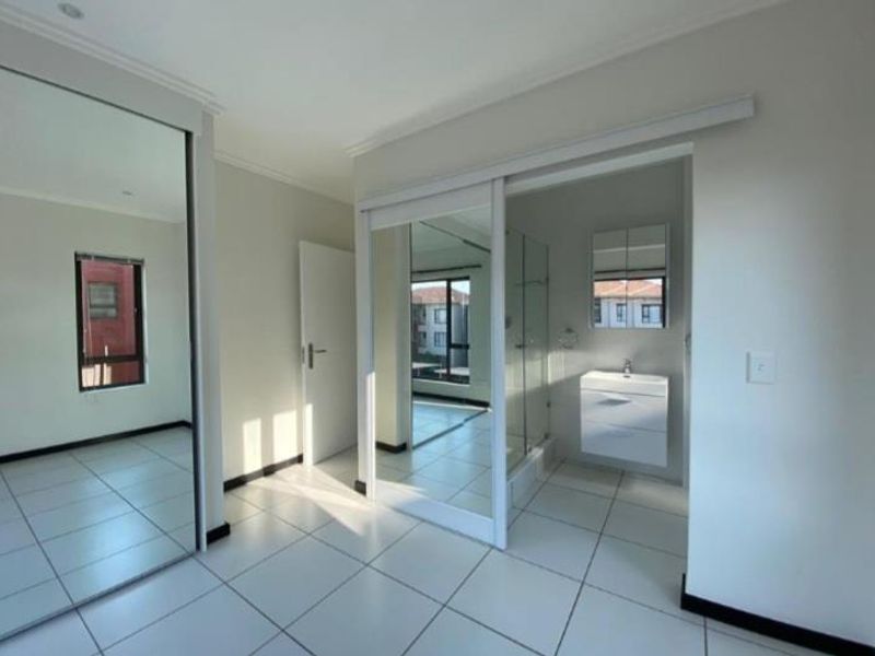 Investor's Dream: Modern Flat with Tenant in Place - Photo 6