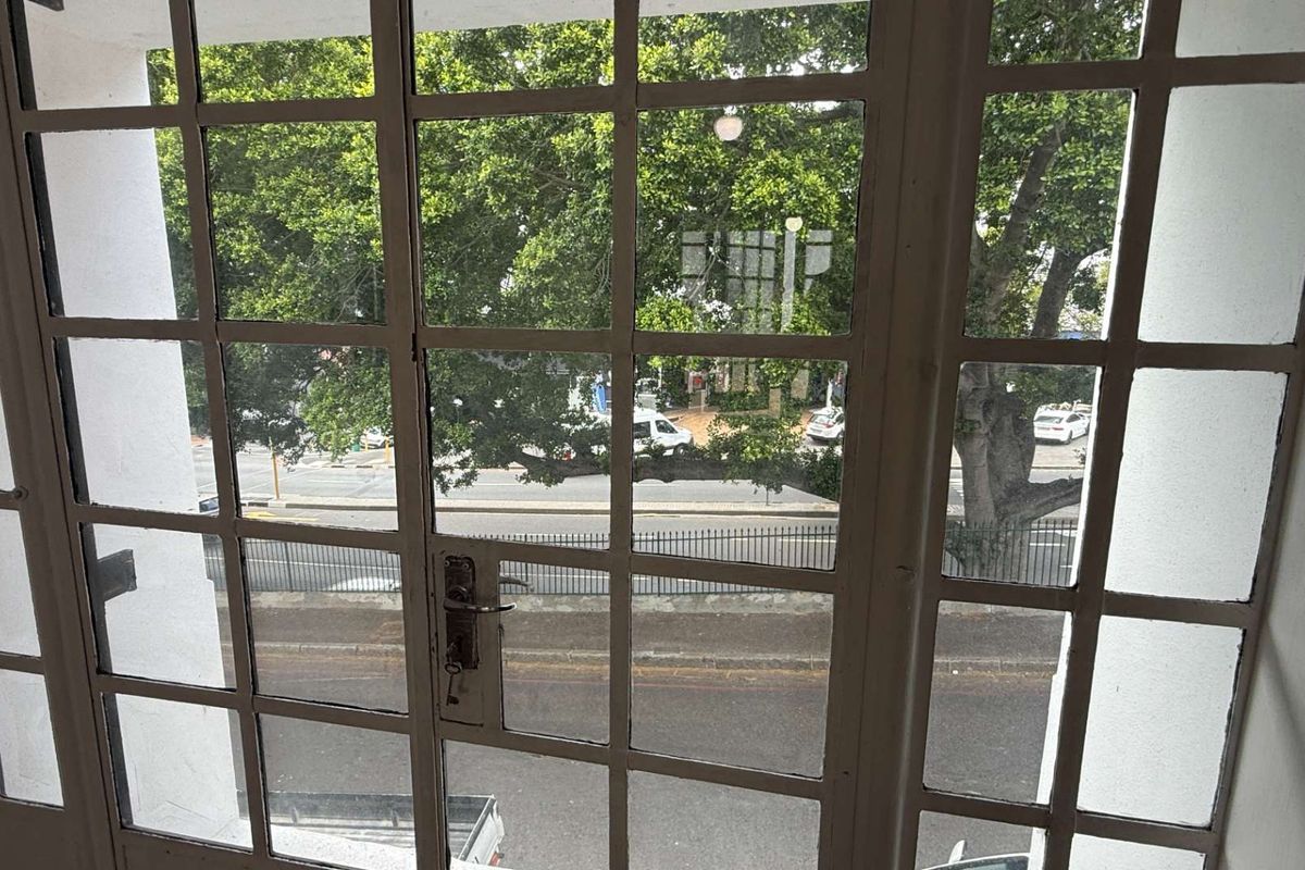 102m2 office to let in prime location - Photo 3