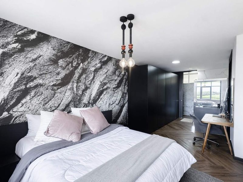 Fully Furnished Executive 1-Bedroom in Benmore | Walk to Sandton | Inverter - Photo 7