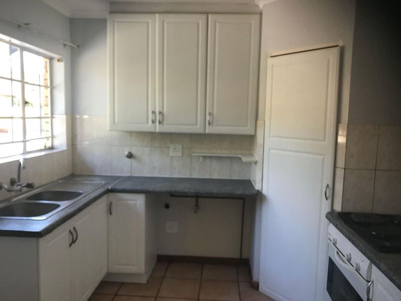3 Bedroom simplex in Die Wilgers - Photo 8