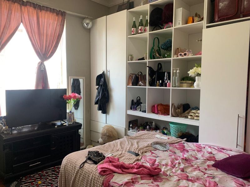 **Prime Investment Opportunity: Fully-Let Property with Strong Rental Income** - Photo 7