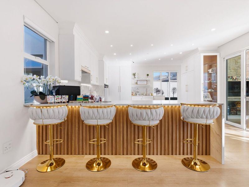 Exquisite Contemporary Residence in Prestigious Sagewood Estate - Photo 10