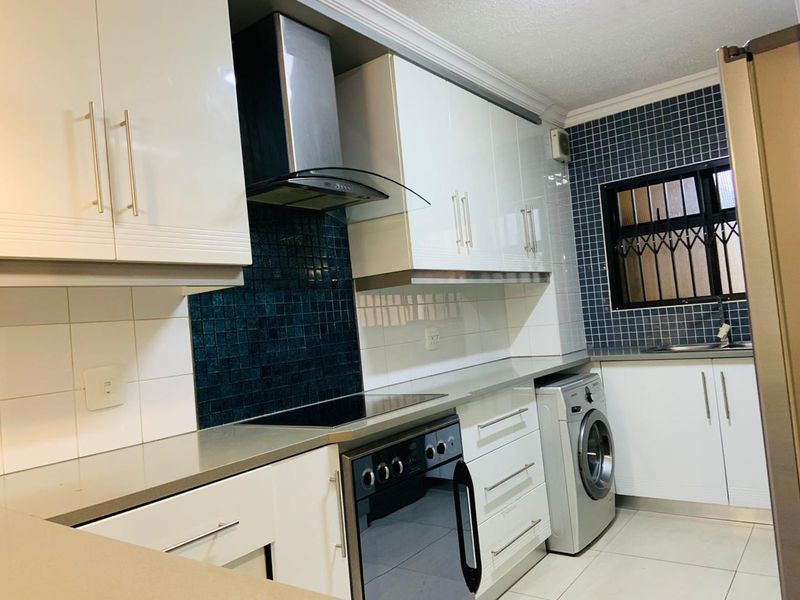 Modern 2-Bed Luxury Apartment with En-Suite & Secure Parking - Photo 7