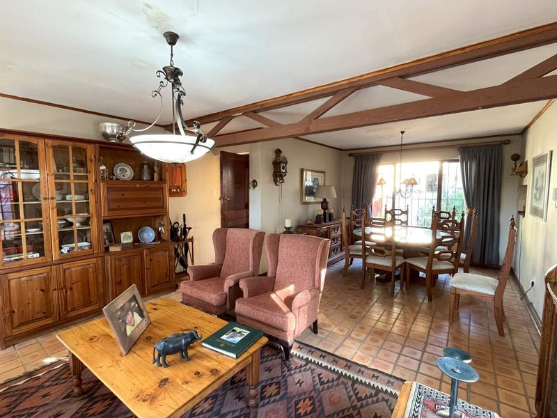 3 Bedroom house with flatlet in Garsfontein - Photo 5