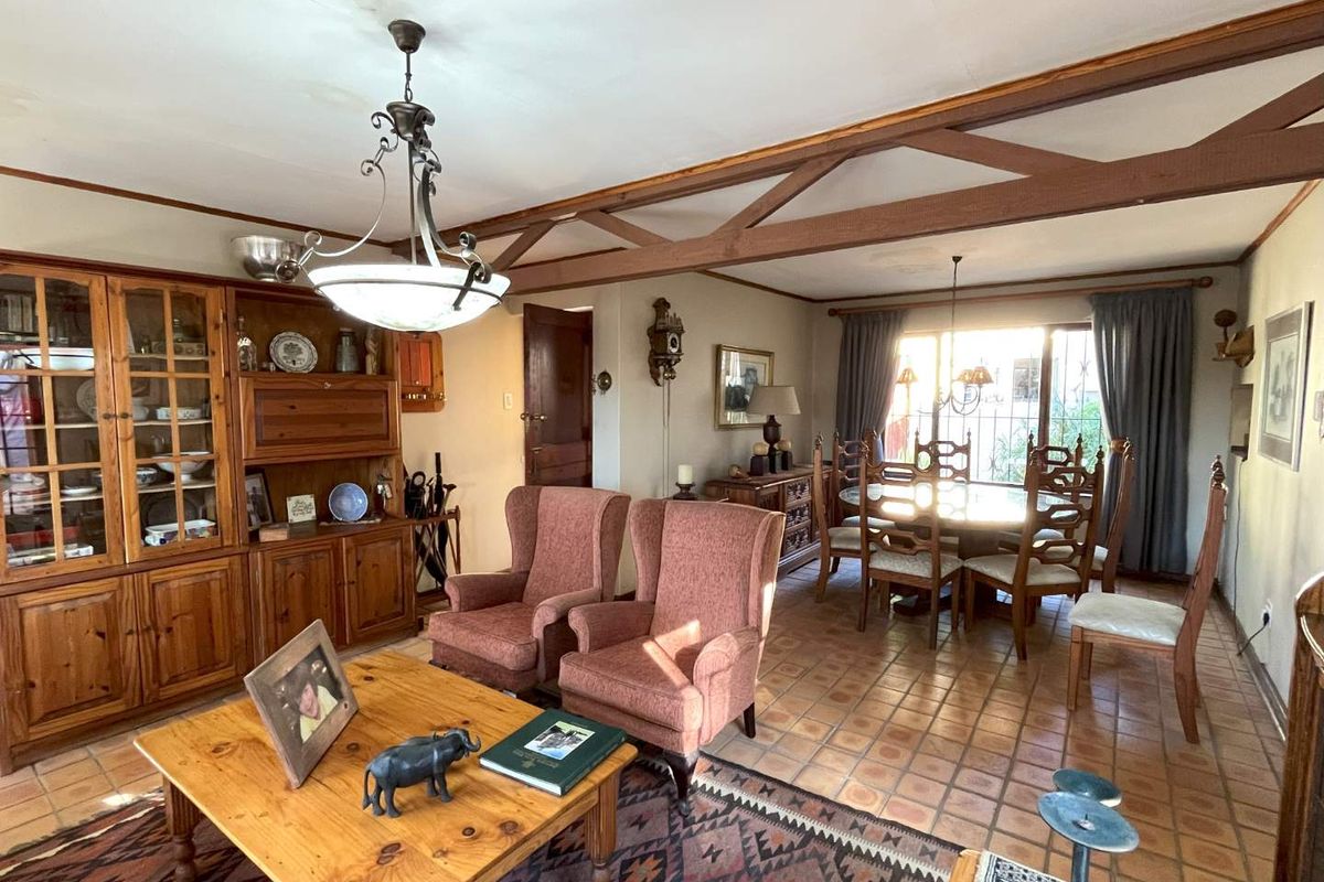 3 Bedroom house with flatlet in Garsfontein - Photo 5