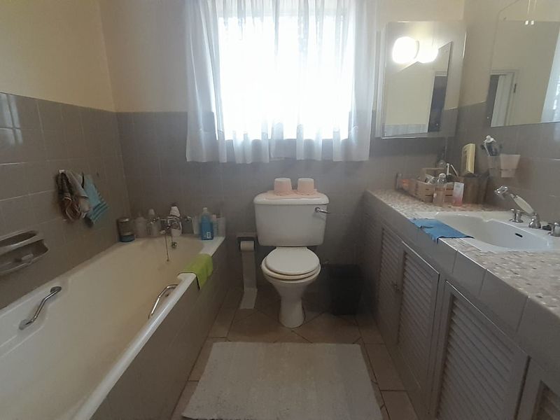 Spacious family home - Photo 10