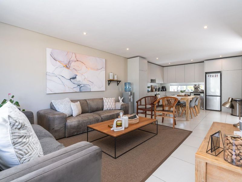 Stylish 3 Bed | 2.5 Bath | Garage + Covered Parking | in secure Somerset Lakes - Photo 10