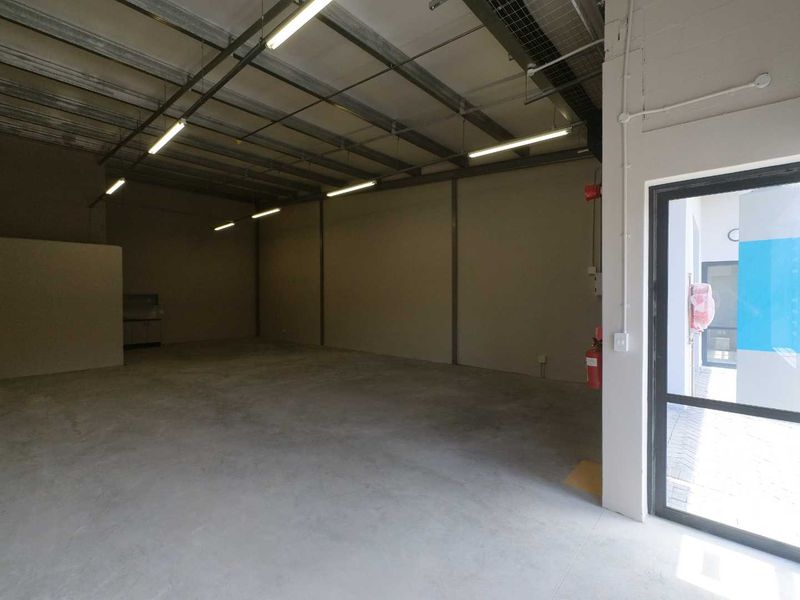 115sqm Warehouse space to let - Montague Gardens - Photo 3