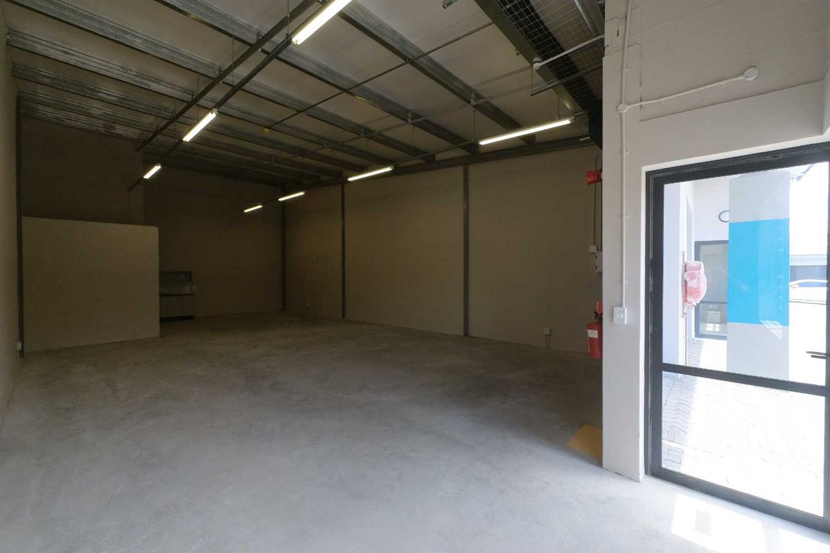 115sqm Warehouse space to let - Montague Gardens - Photo 3