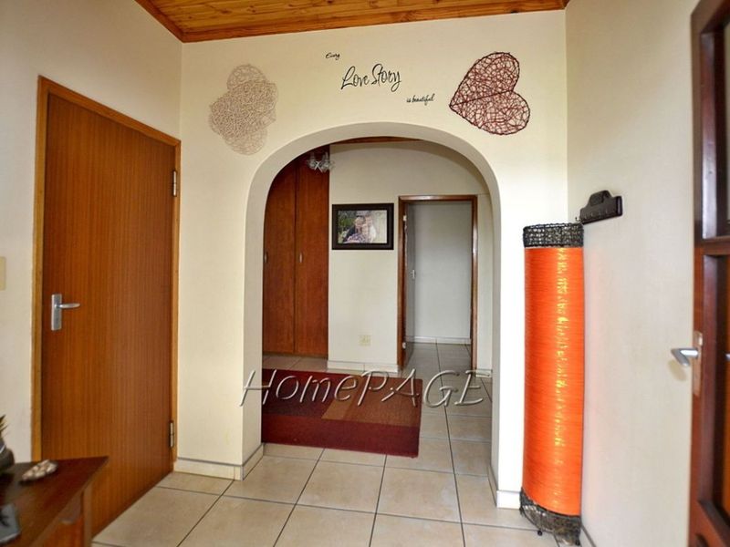 Central, Walvis Bay:  BEAUTIFUL, SPACIOUS HOME WITH FLAT FOR SALE - Photo 3