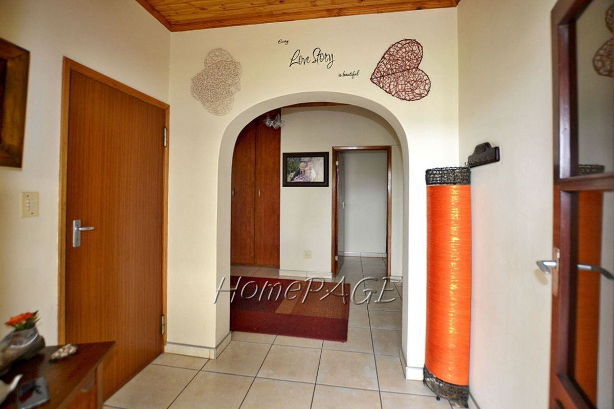 Central, Walvis Bay:  BEAUTIFUL, SPACIOUS HOME WITH FLAT FOR SALE - Photo 3
