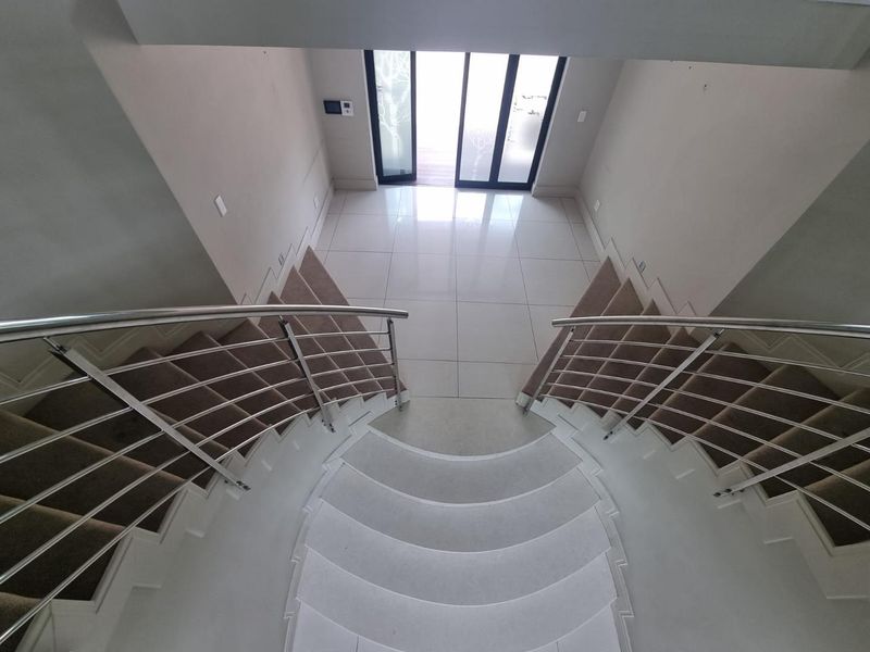 EXCLUSIVE CLUSTER IN PRIME LOCATION HURLINGHAM - Photo 2