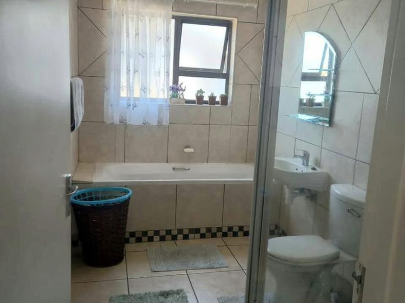 FOR SALE NEAT 2 BEDROOM IN ROCKY CREST - Photo 5
