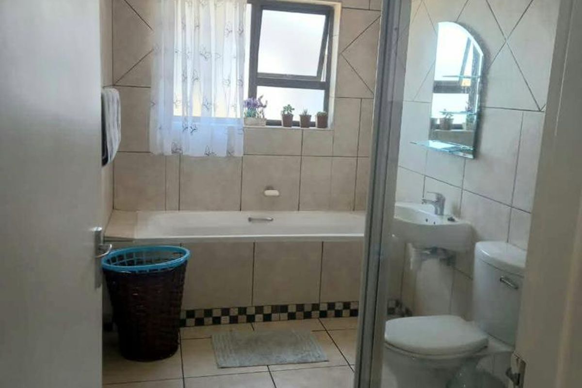 FOR SALE NEAT 2 BEDROOM IN ROCKY CREST - Photo 5