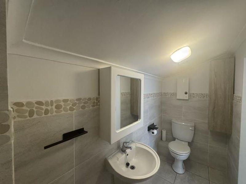 Top floor modern loft apartment for decerning investors! - Photo 10