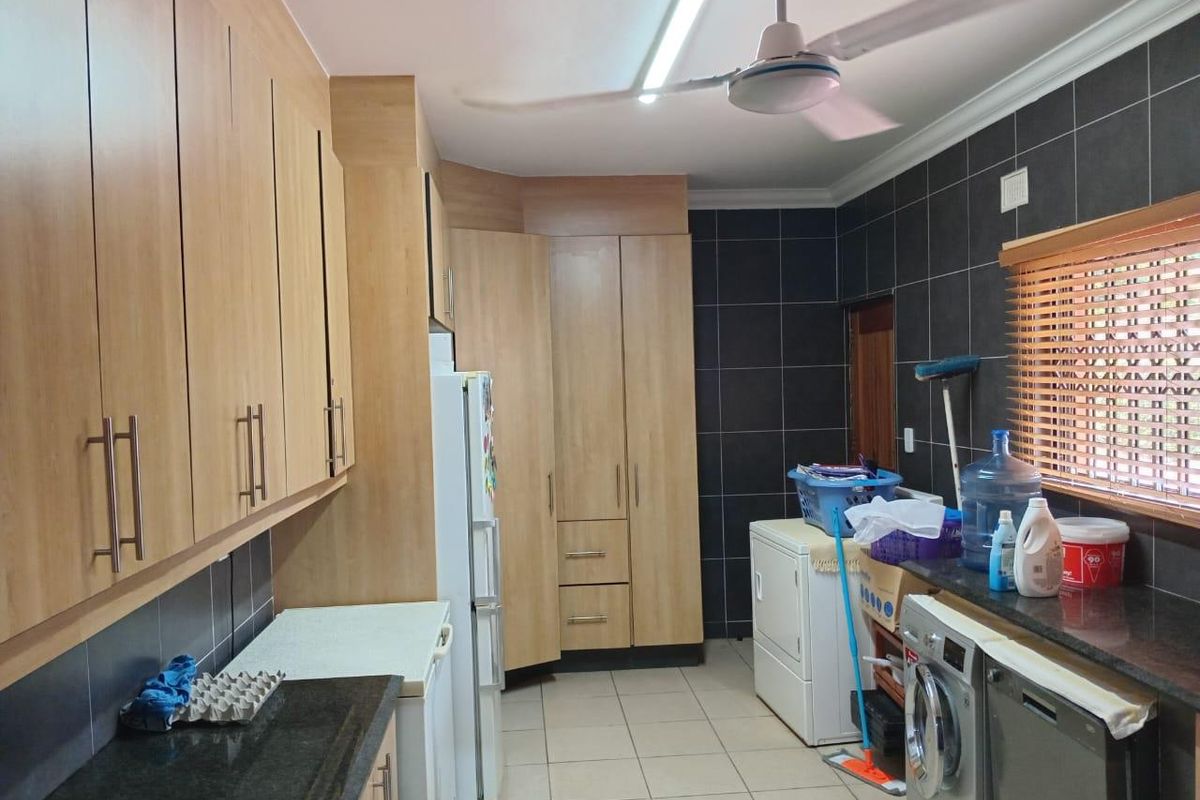 Your Everyday Escape – Space, Comfort & Entertaining Bliss! - Photo 3