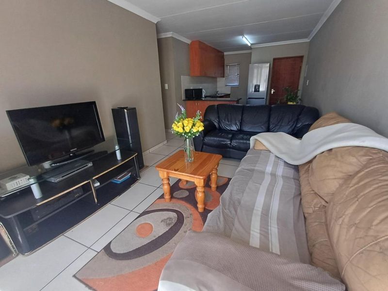 Modern First-Floor Living with Exceptional Views - Photo 8