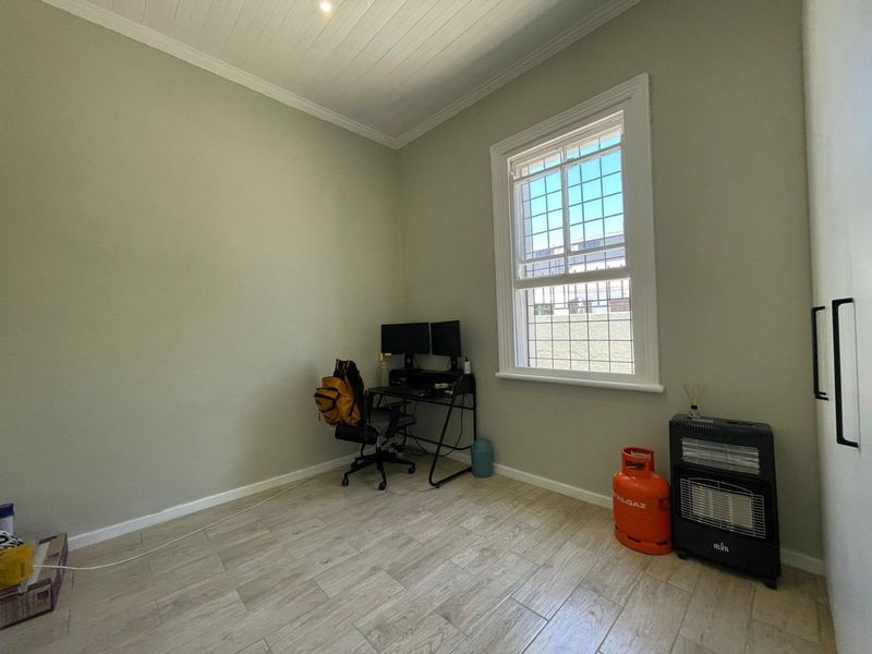 Newly Renovated Two-Bedroom Home - Photo 7