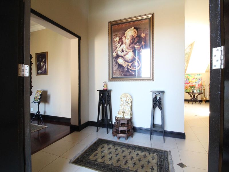 Luxury Fairway Living in Blue Valley Golf Estate - Photo 5