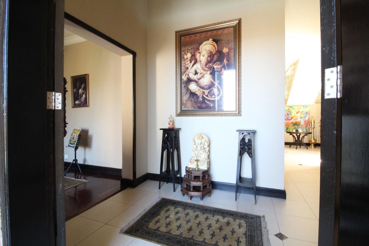 Luxury Fairway Living in Blue Valley Golf Estate - Photo 5