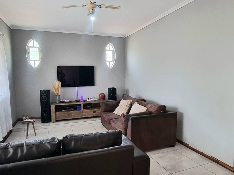 CHARMING RENOVATED HOME - Photo 7