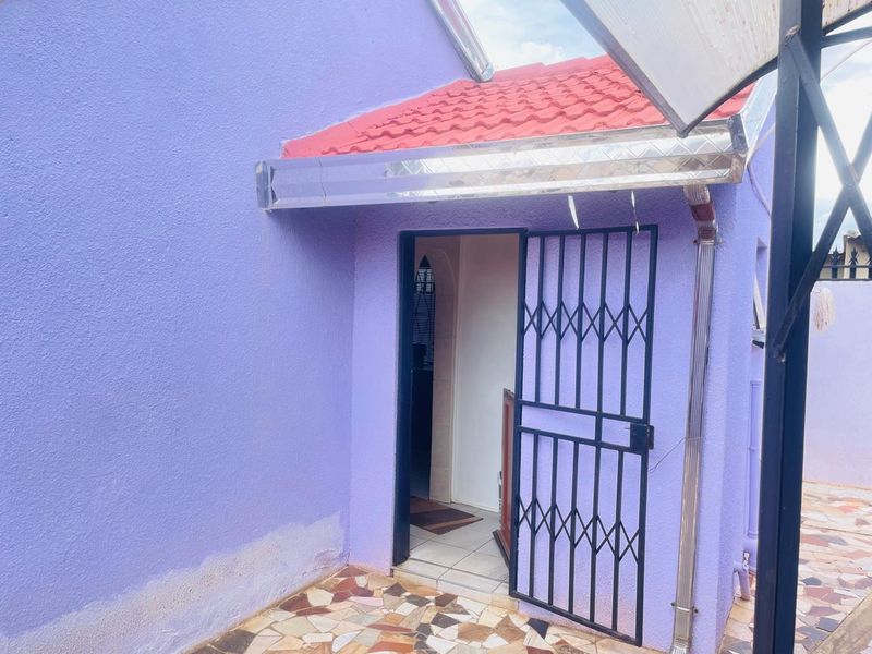 IMMACULATE HOME IN ORANGE FARM!!! - Photo 9