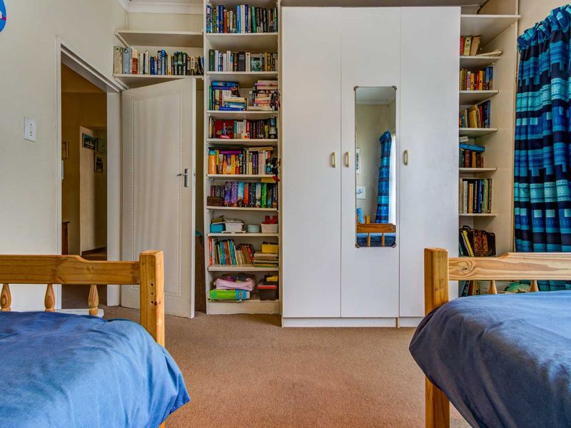 Well situated 4-Bedroom Family Home in Farrarmere - Photo 6