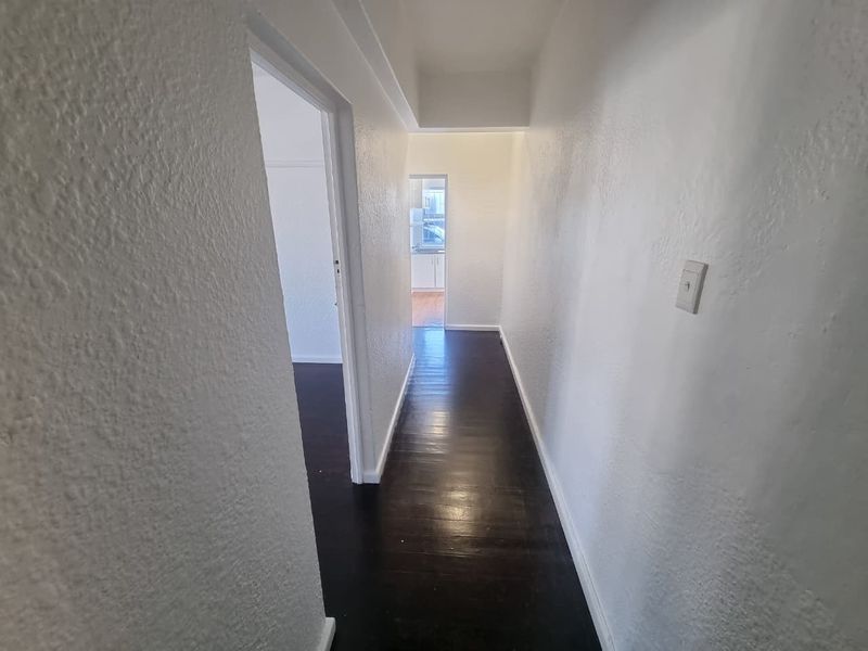 Spacious Unfurnished 1-Bedroom Apartment To Rent in Mowbray - Photo 2