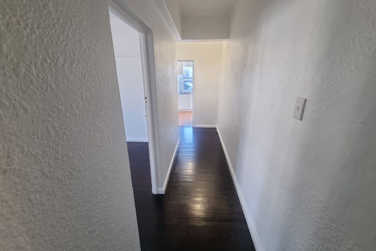 Spacious Unfurnished 1-Bedroom Apartment To Rent in Mowbray - Photo 2