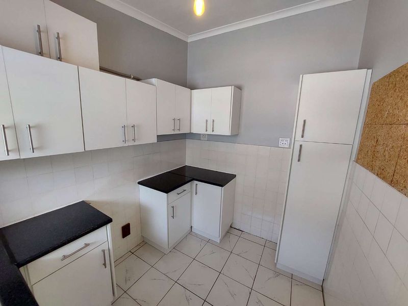 Top Floor Corner Unfurnished One-Bedroom Apartment To Let in Camps Bay! - Photo 7