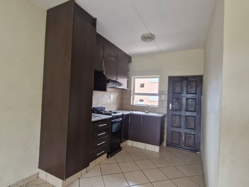 Modern 2-Bedroom Haven at The Kings: Style meets Central Convenience - Photo 5