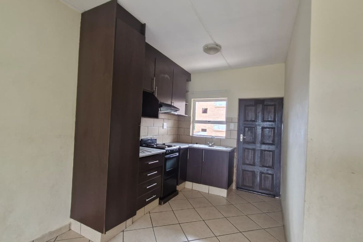 Modern 2-Bedroom Haven at The Kings: Style meets Central Convenience - Photo 5