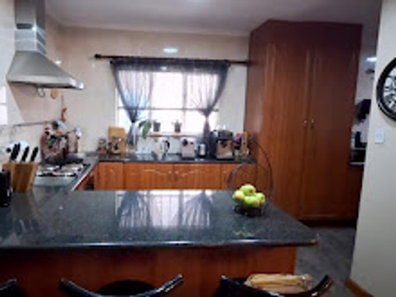 3 Bedroom, 2 Bathroom House with a Double Garage in an excellent condition, with a swimming pool in Garsfontein. The Entertainers dream! - Photo 4